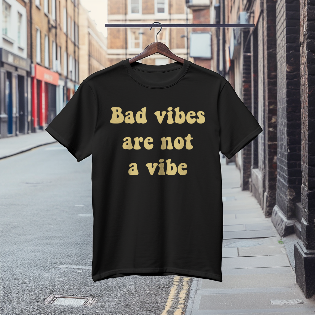 Елегантна Тениска с Дизайн "BAD VIBES ARE NOT A VIBE"